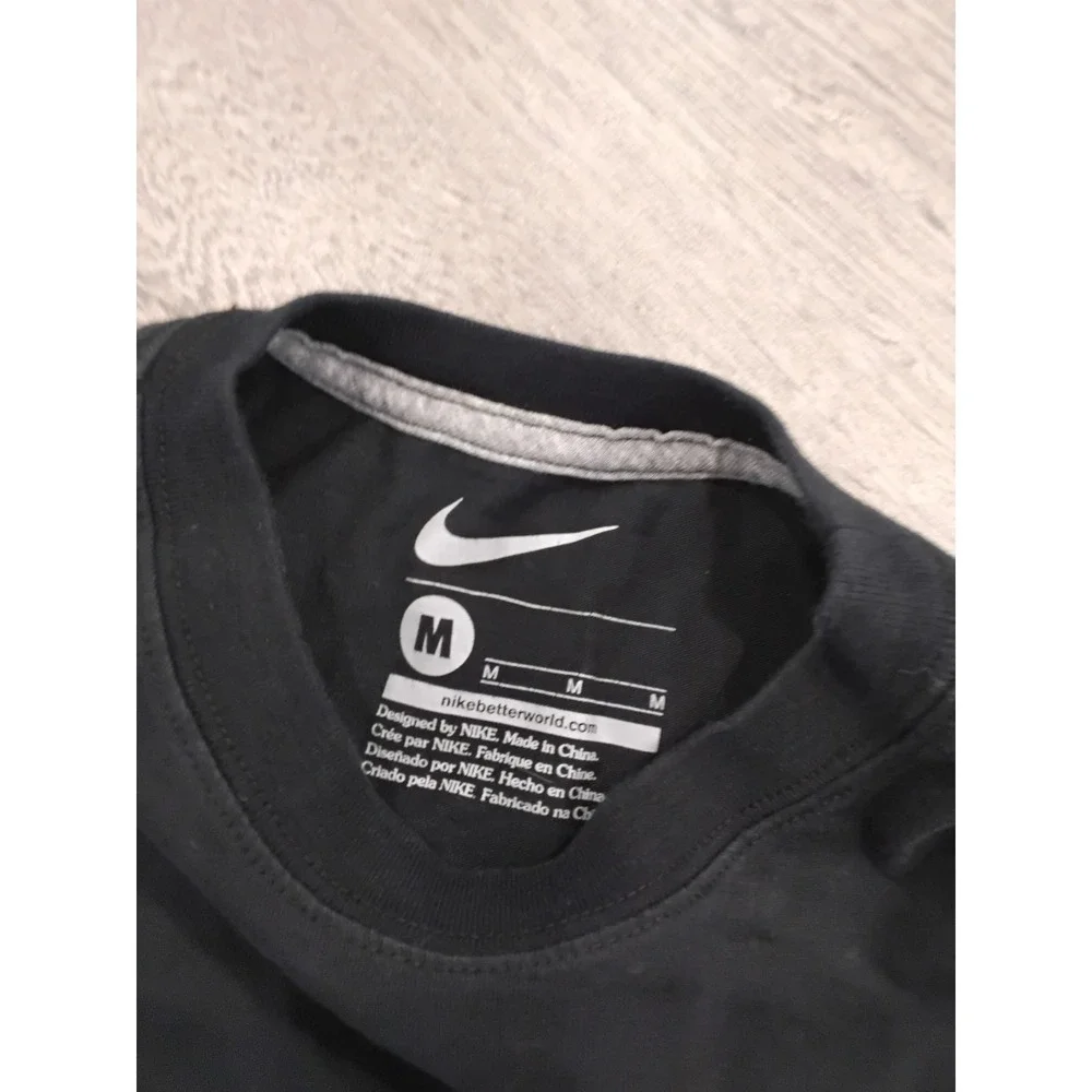 Nike Boys Black Vertical Graphic Logo Performance T-Shirt Size Medium M‎